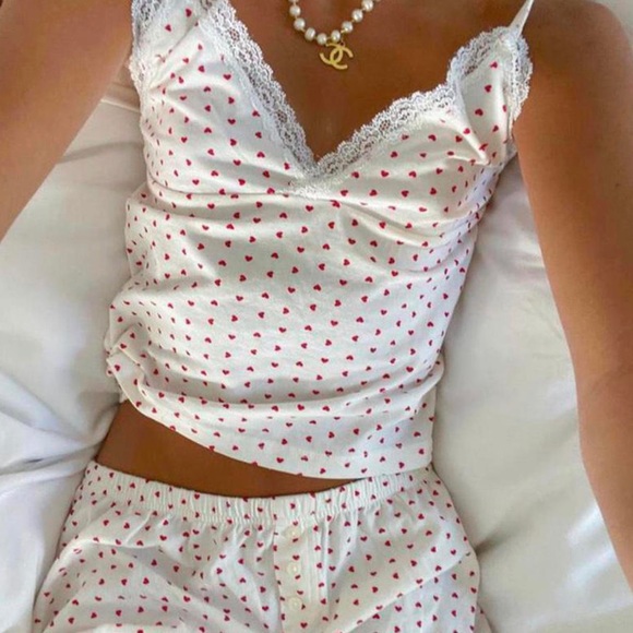 BRANDY MELVILLE heart lace amara tank!
